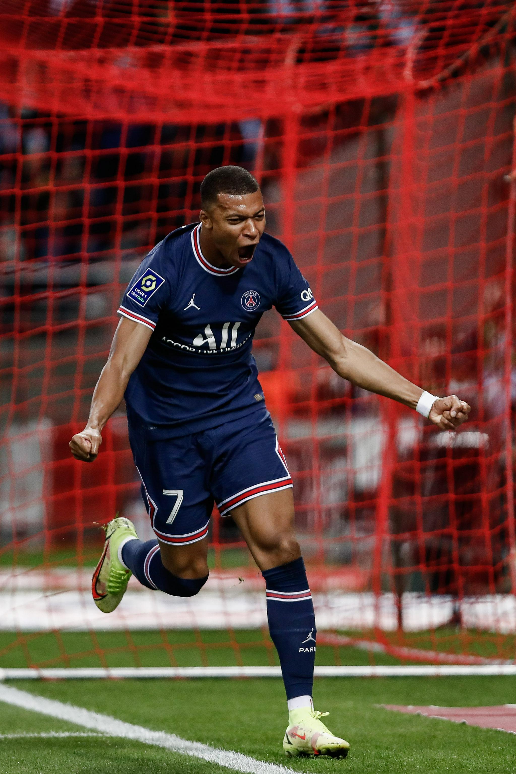 官方：葡体与伊纳西奥续约至2030年，保留6000万欧解约金条款（官宣：伊纳西奥与葡体续约至2030，解约金维持6000万欧）