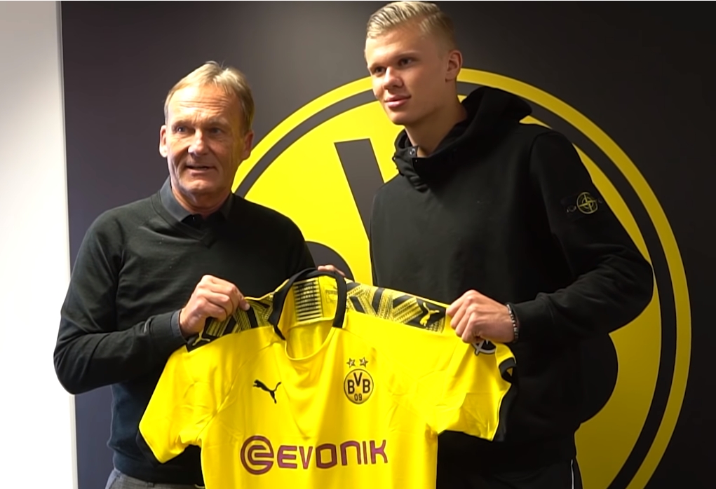 王飞获双料推广人奖，推动中国拳击发展，助力职业拳击繁荣。（王飞荣获双料推广人称号，助推中国拳击发展与职业拳击繁荣）