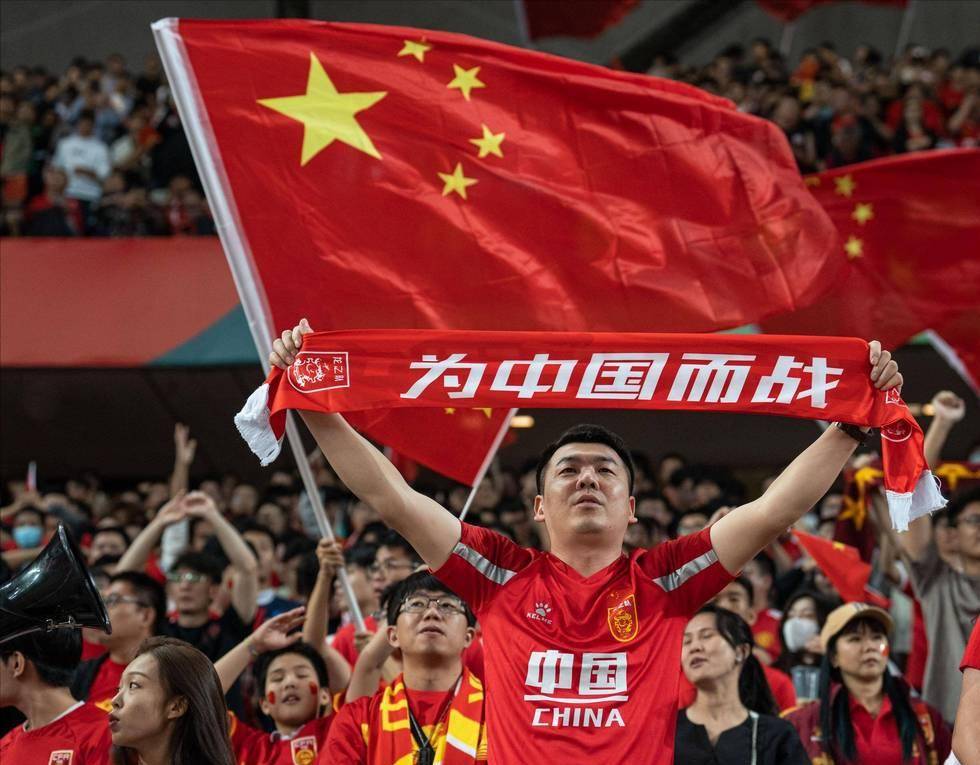 记者：当初是佩普要国足跟越南打对攻，还开小会不让陈洋参加（记者称佩普主导国足与越南打对攻，并私下开会未邀陈洋）