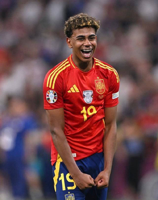 官方：拜仁明年1月6日将在客场与萨尔茨堡红牛进行友谊赛（官宣：拜仁将于明年1月6日客场对阵萨尔茨堡红牛进行友谊赛）