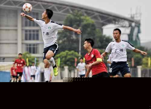 曼联陷入困境，阿莫林嘲笑梅努问题引发球迷怒火（曼联陷入低谷，阿莫林调侃梅努言论激怒球迷）