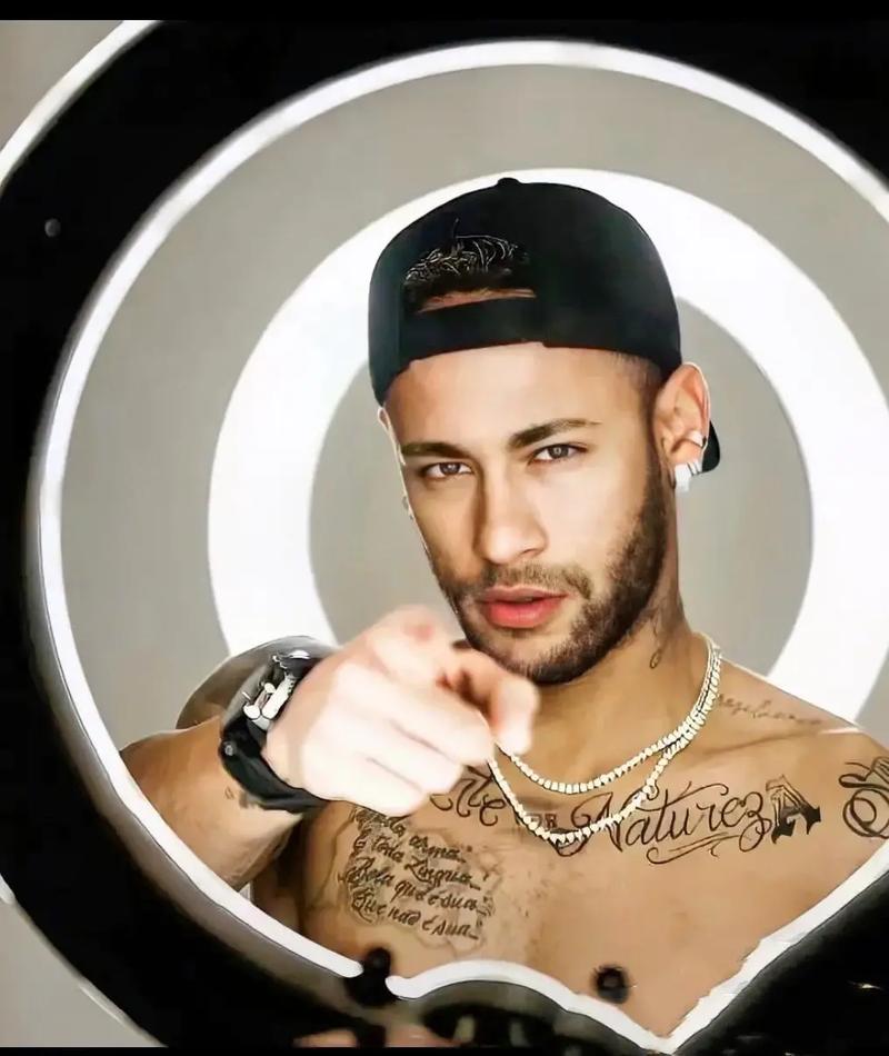 官方：恩佐、阿尔瓦雷斯、朱利亚诺和莫利纳退出阿根廷大名单（阿根廷队官方确认：恩佐、阿尔瓦雷斯、朱利亚诺、莫利纳已退出大名单）