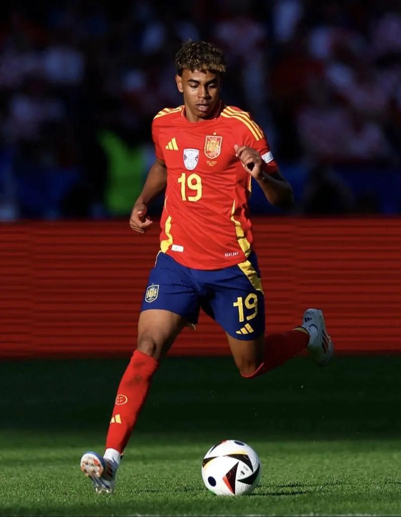 矛盾之战！下轮欧冠迎联赛9场33球拜仁PK联赛10场丢3球阿森纳（攻守对撞！欧冠下轮：联赛9战33球的拜仁对决10轮仅失3球的阿森纳）