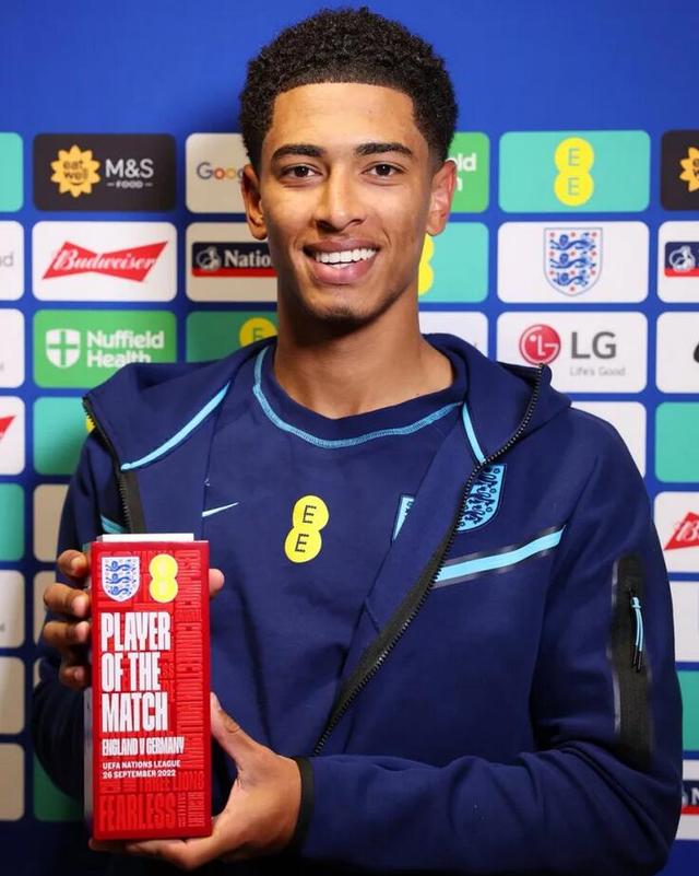 科尔：梅尔顿会频繁出现在收官阵容中，他能打两个后卫位置（科尔：梅尔顿将常驻关键时刻阵容，可兼任一、二号位）