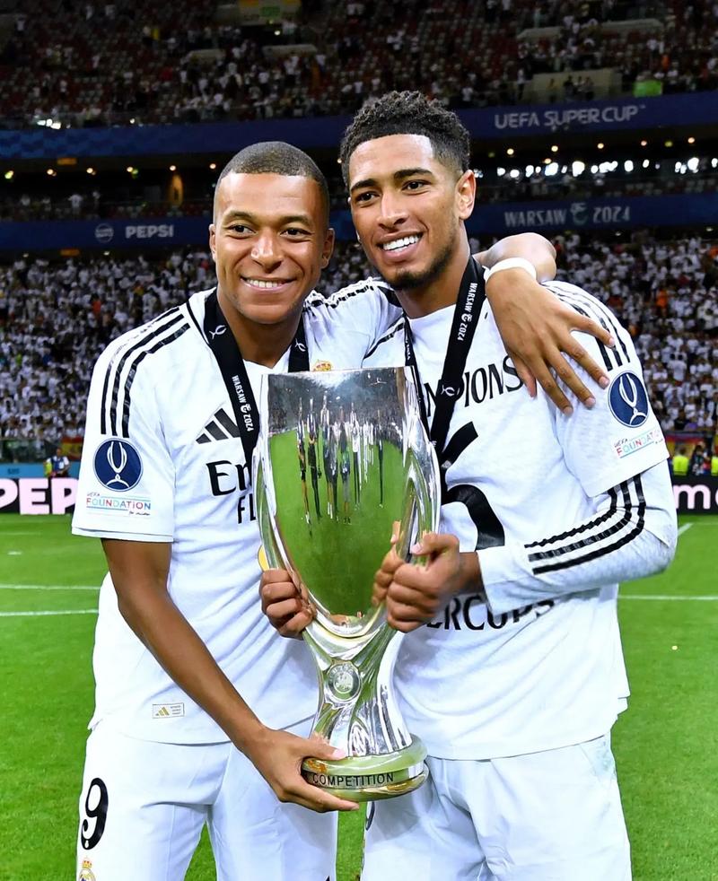 状态低迷！狄龙全场16中4，正负值-47（手感不佳！狄龙全场16投仅4中，正负值-47）